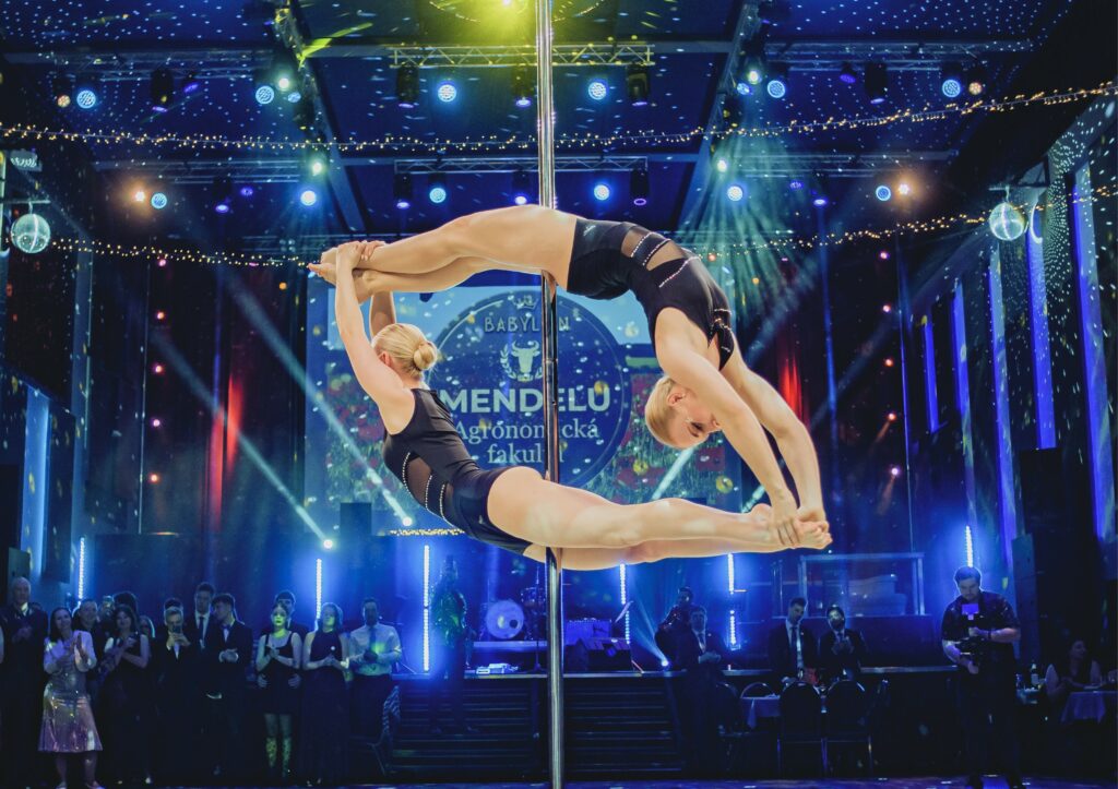 Pole dance doubles vystoupení